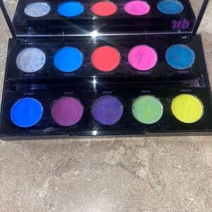 Urban Decay eyeshadow pallette